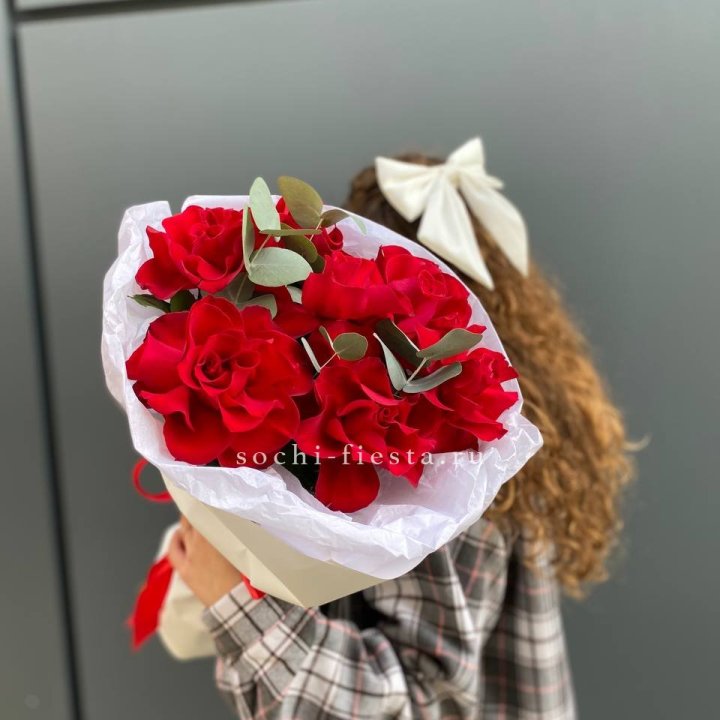 7 красных французских роз в Нижневартовске