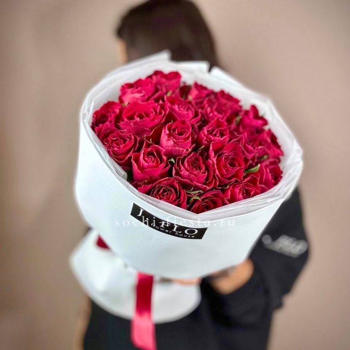 Букет красных роз мадам ред в Нижневартовске