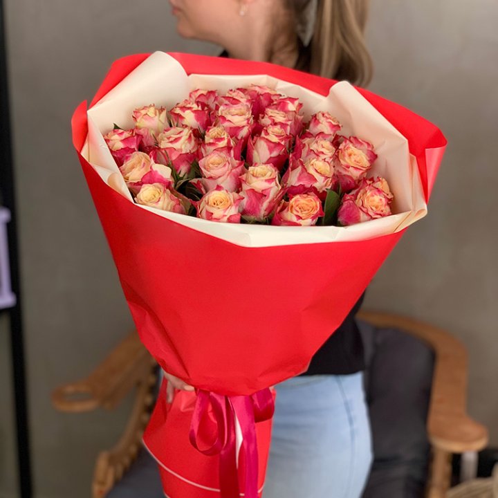 Букет роз Chapeau в Нижневартовске