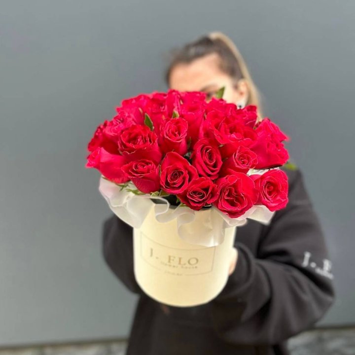 27 кенийских роз в боксе в Нижневартовске