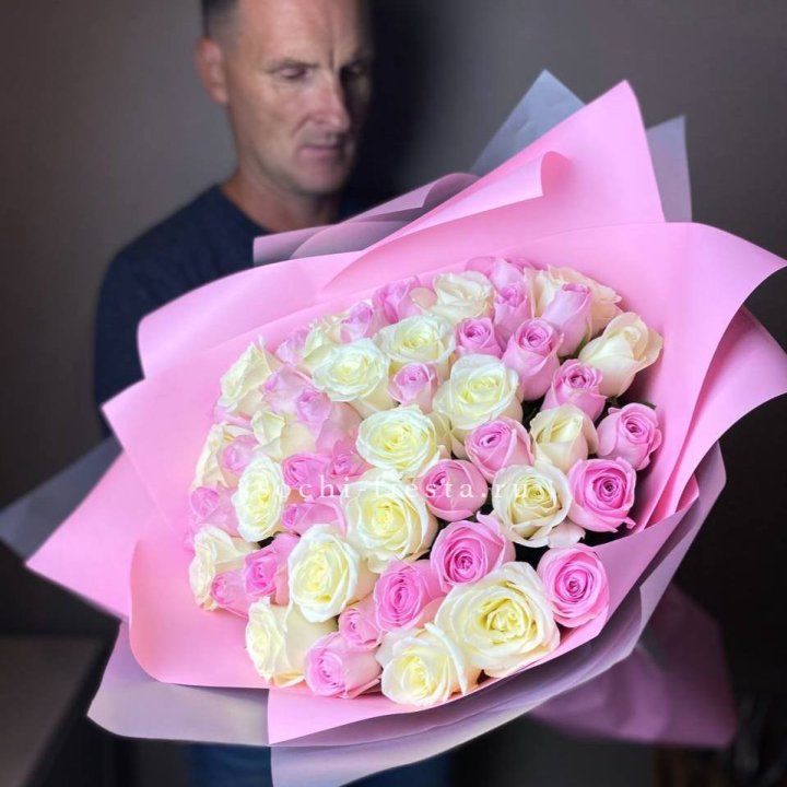 51 белых и розовых роз в Нижневартовске
