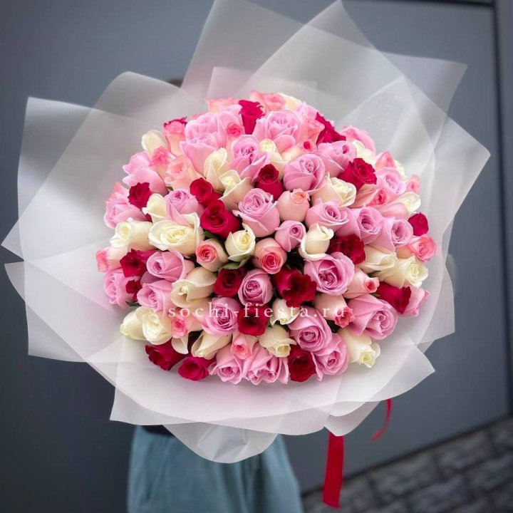 101 разноцветная роза "Карусель" в Нижневартовске