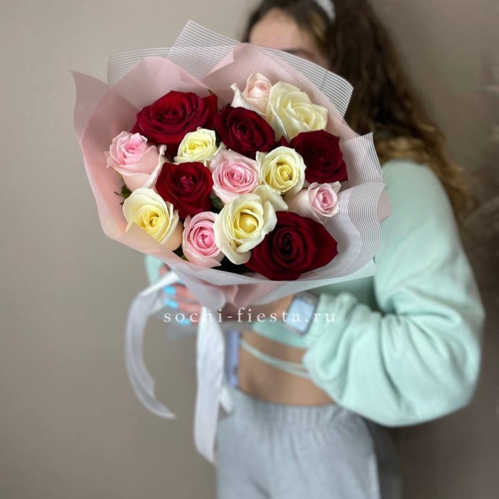 15 роз "Карусель" в Нижневартовске