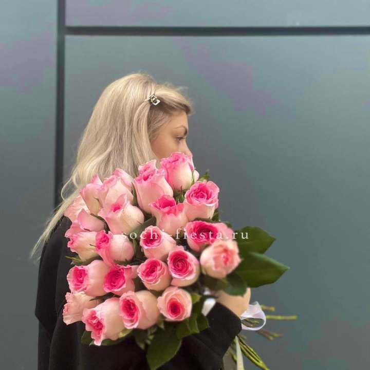  25 розовых роз в Нижневартовске