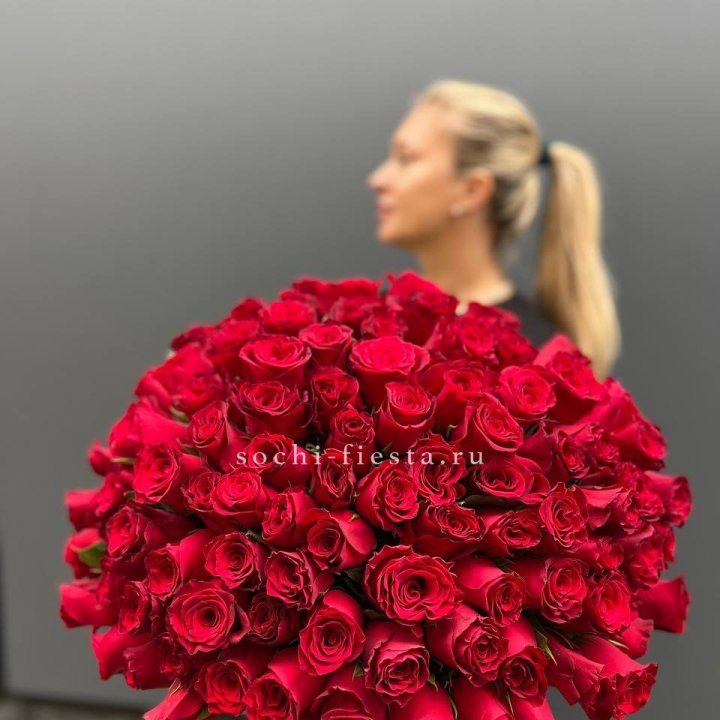 Охапка из 101 красной розы в Нижневартовске