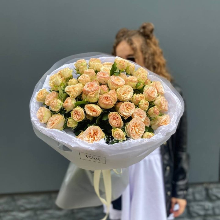 15 пионовидных роз в Нижневартовске