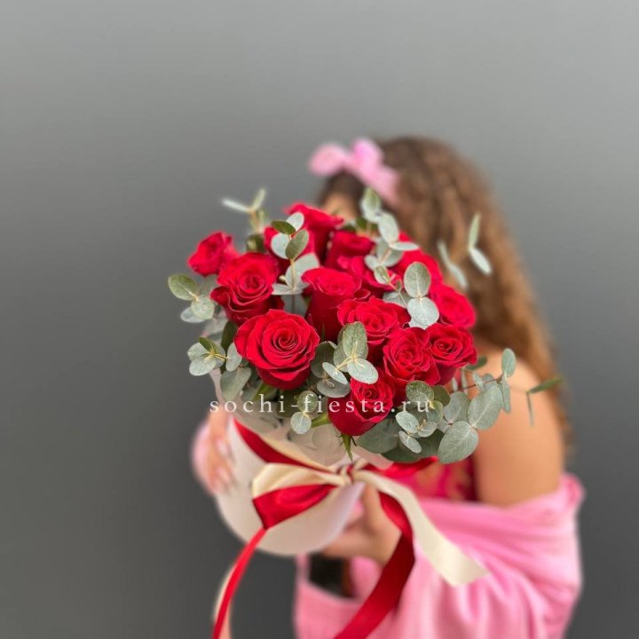 15 Красных роз в боксе №2 в Нижневартовске