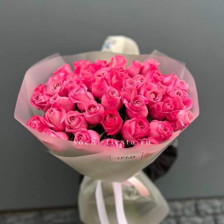 Роза малиновая в Нижневартовске