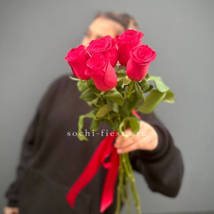 Букет 5 красных роз  в Нижневартовске