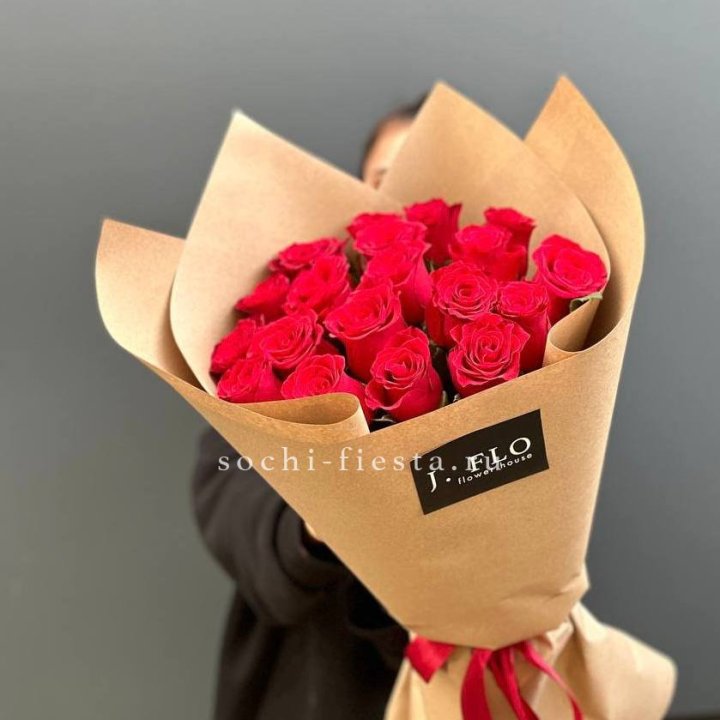 19 красных роз в крафте в Нижневартовске