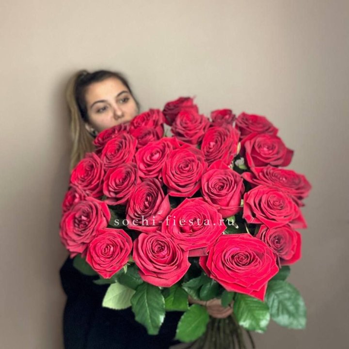 25 высоких роз в Нижневартовске