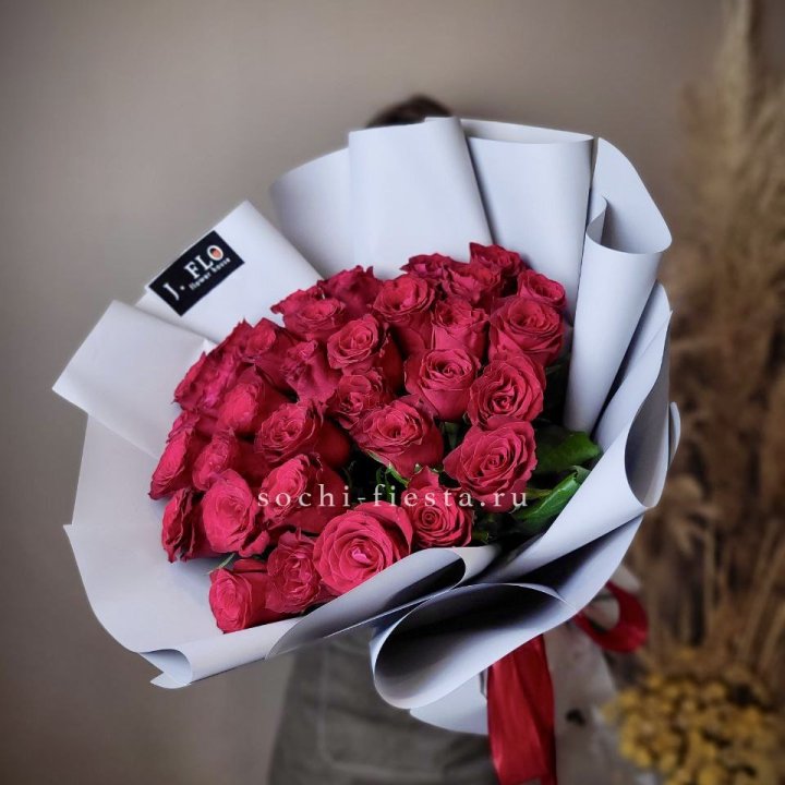 Красные розы 33 шт в Нижневартовске