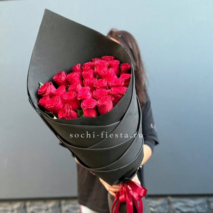 25 высоких красных роз с доставкой в Нижневартовске