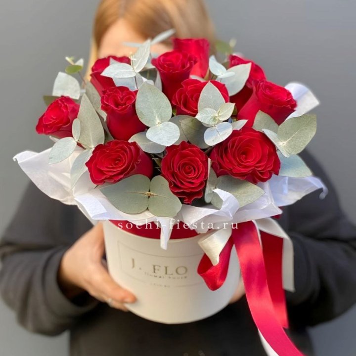 11 роз в шляпной коробке в Нижневартовске