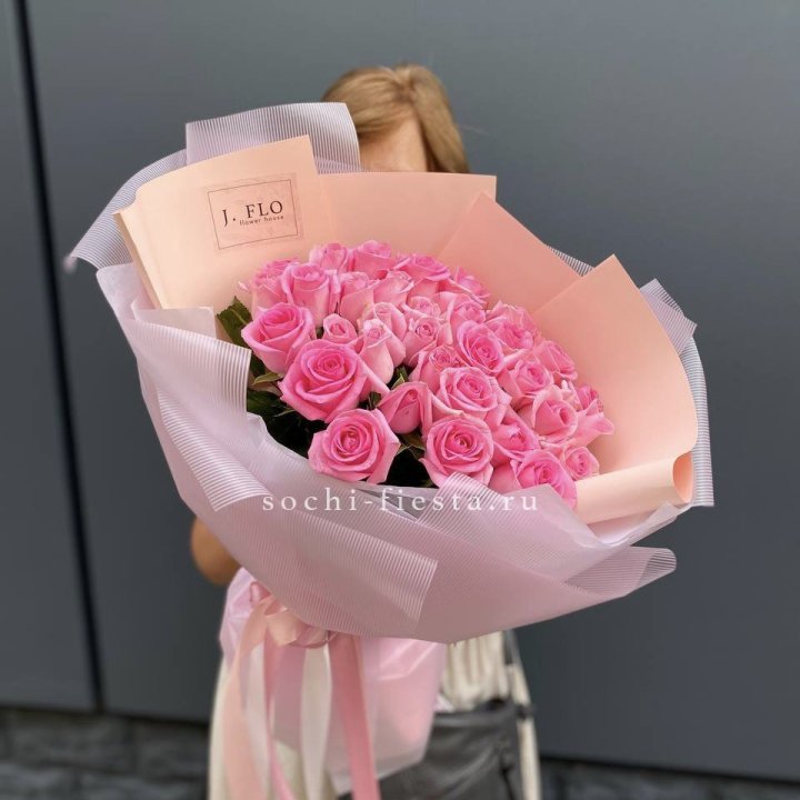33 Розовые розы в Нижневартовске