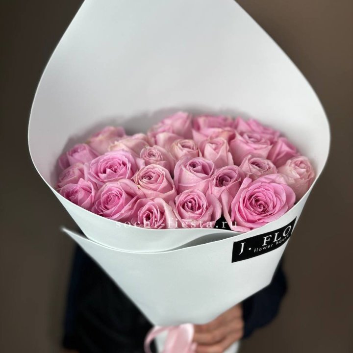 25 розовых роз в Нижневартовске