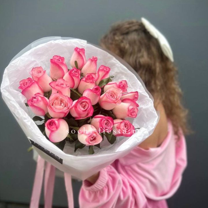 21 розовые розы Венди  в оформлении в Нижневартовске