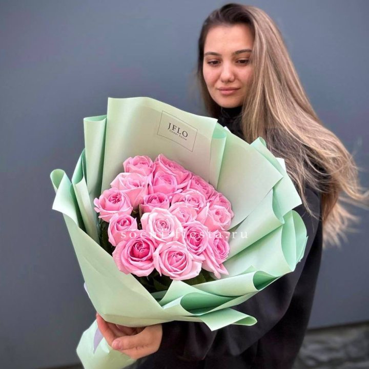 17 розовых роз в Нижневартовске