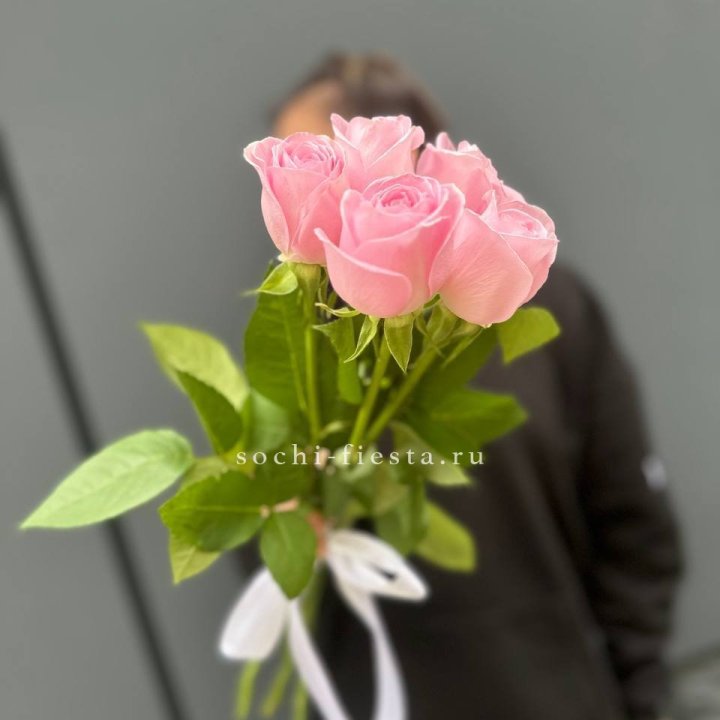 Букет 5 розовых роз  в Нижневартовске