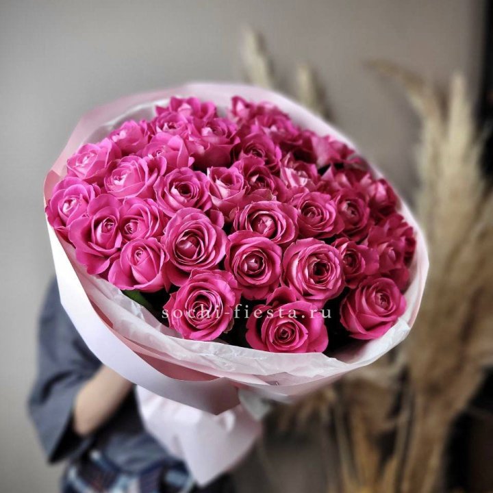 35 розовых роз  в Нижневартовске