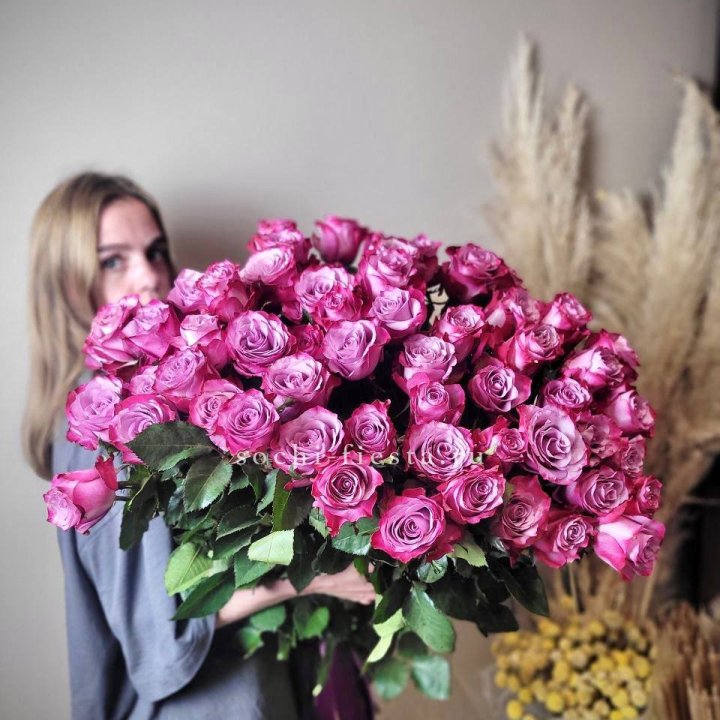 Охапка высоких роз Деп перпел в Нижневартовске