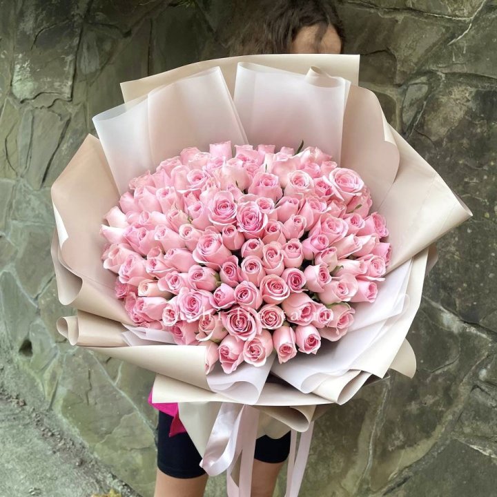 101 нежно-розовая роза Каролина  в Нижневартовске