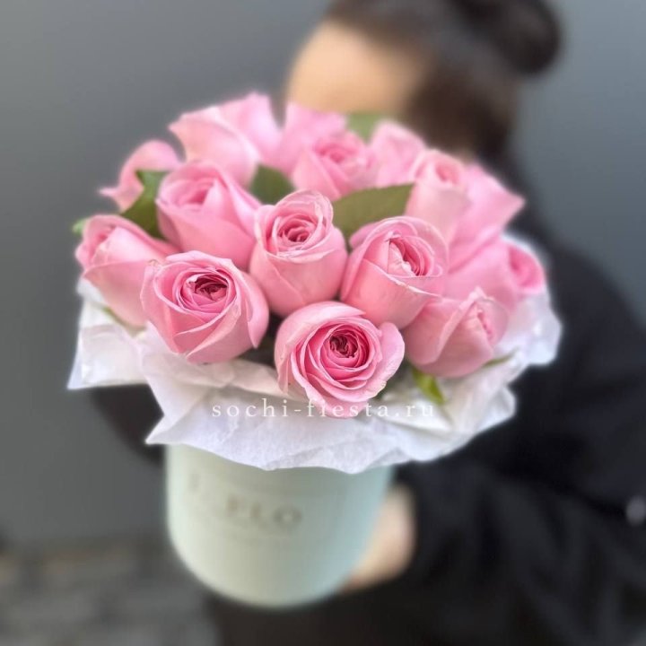 17 розовых роз в цилиндре в Нижневартовске