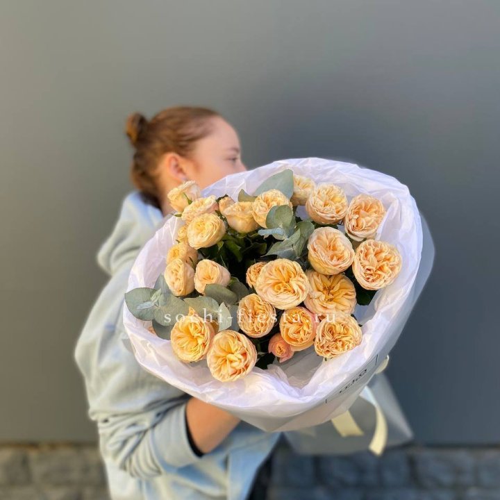 7 пионовидных роз в Нижневартовске