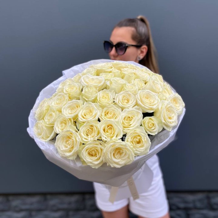 51 белая роза  в Нижневартовске