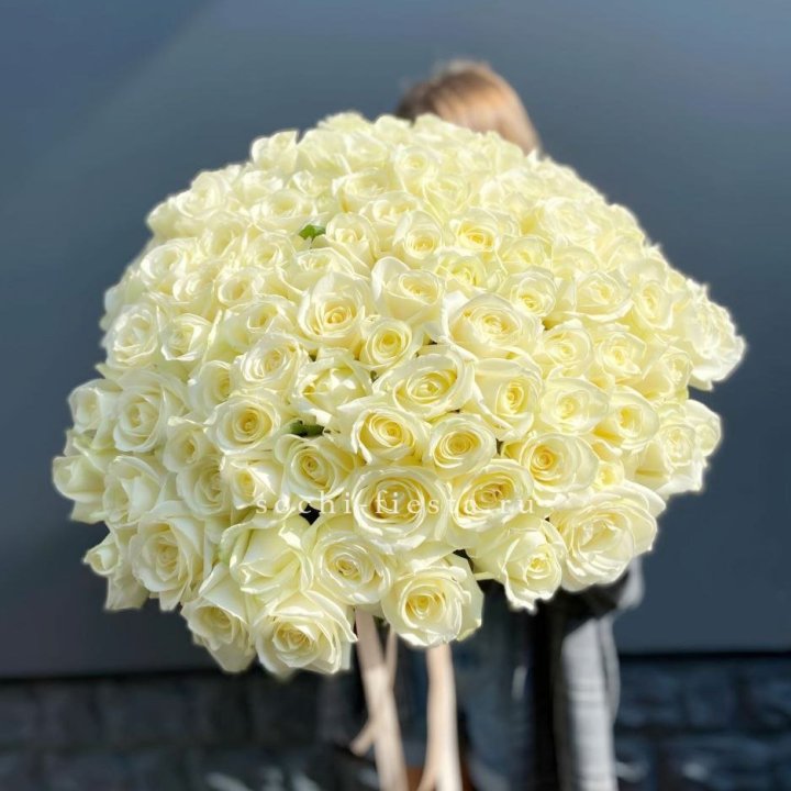 Букет  из 101 белой розы  в Нижневартовске
