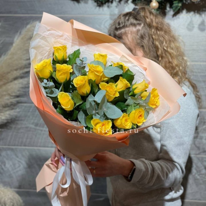 15 желтых роз в Нижневартовске