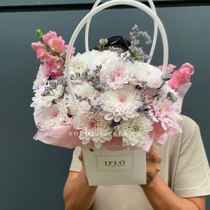 Сумочка из стойких цветов  в Нижневартовске