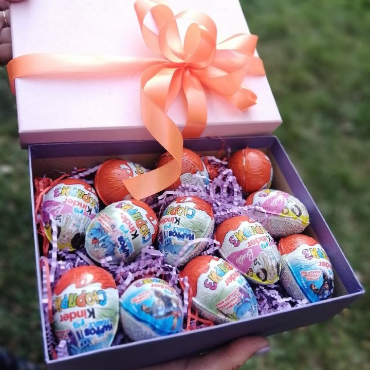 Коробка с киндерами в Нижневартовске