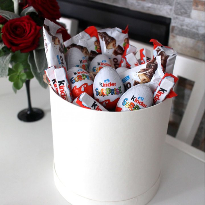 Коробка с киндерами  в Нижневартовске