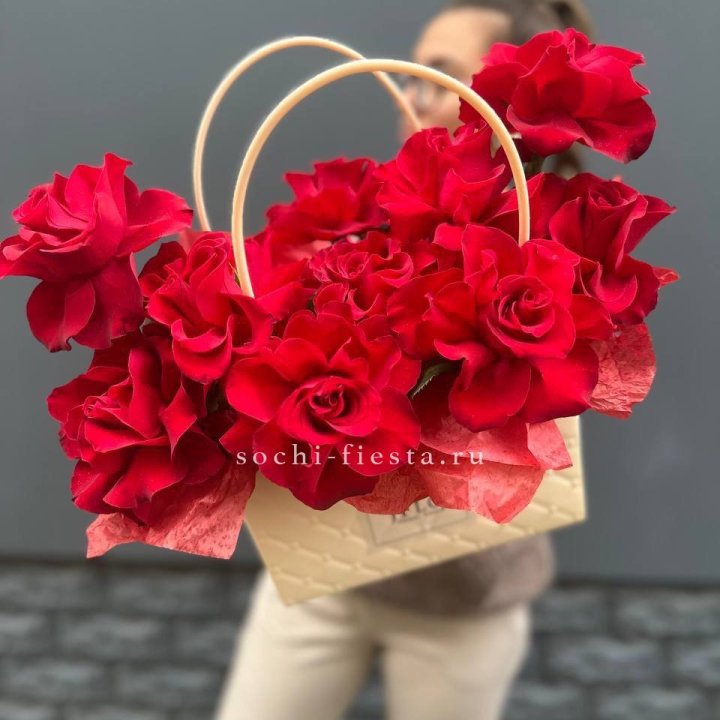 Французские розы в сумочке в Нижневартовске