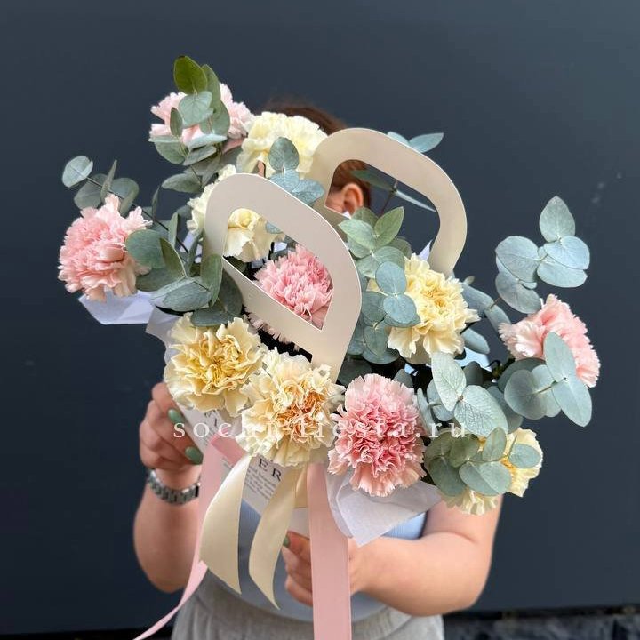 Сумочка из диантусов в Нижневартовске