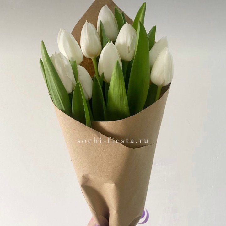 Букет белых тюльпанов в Нижневартовске