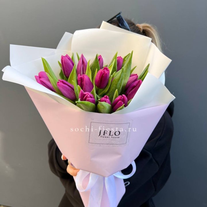 15 пурпурных тюльпанов в Нижневартовске