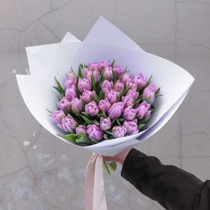 35 сиреневых тюльпанов в Нижневартовске