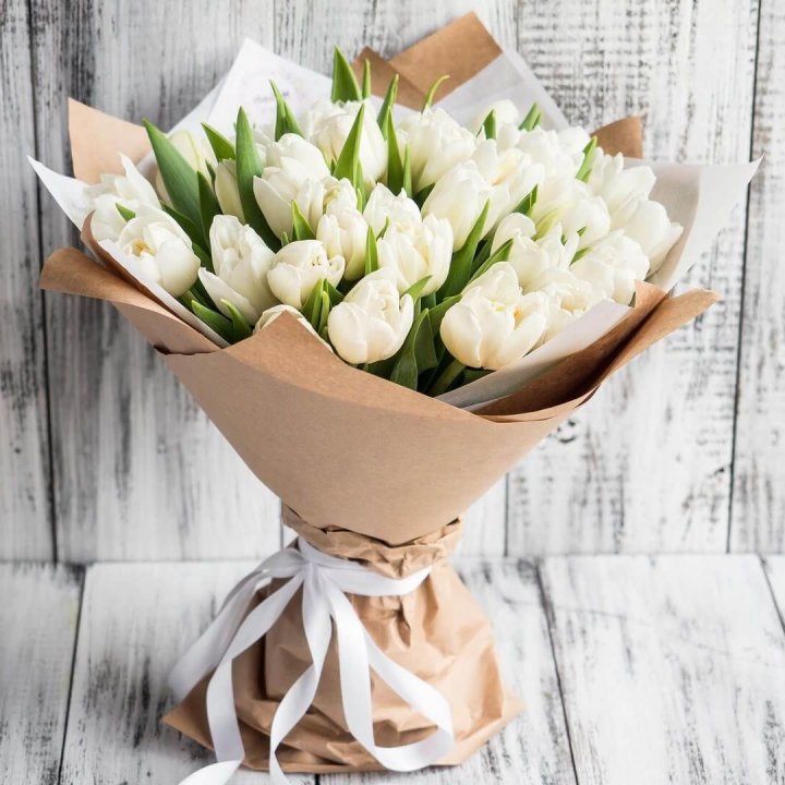 25 белых тюльпанов в Нижневартовске