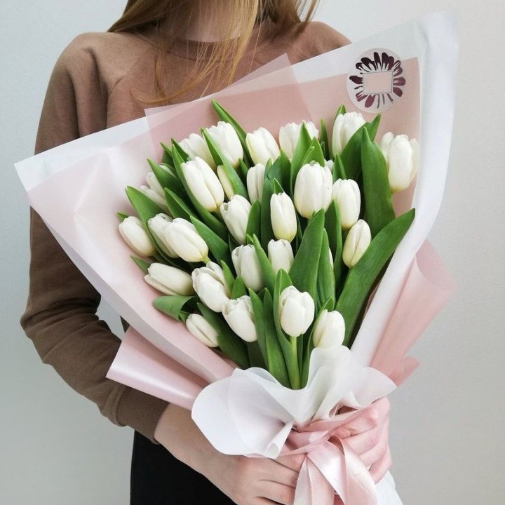 Букет белых тюльпанов "Моника" в Нижневартовске