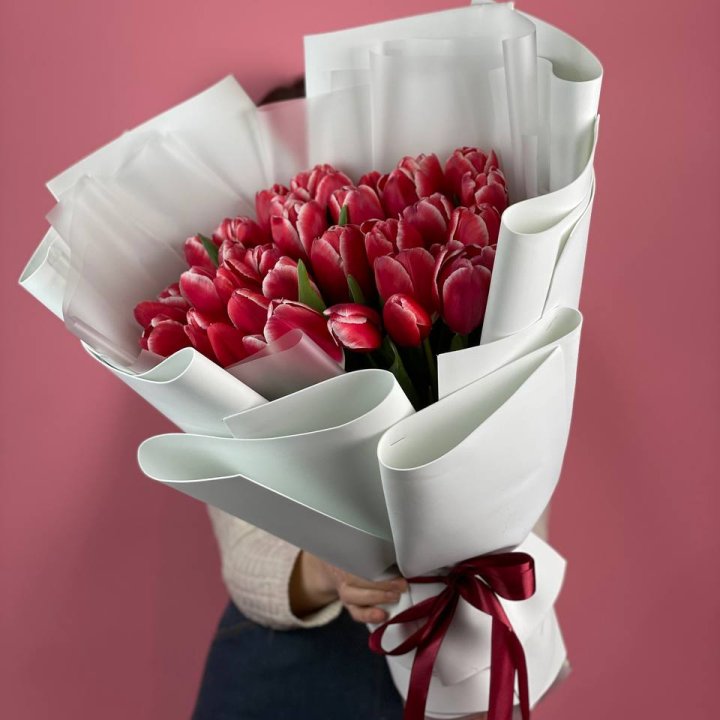 Букет красных тюльпанов в Нижневартовске
